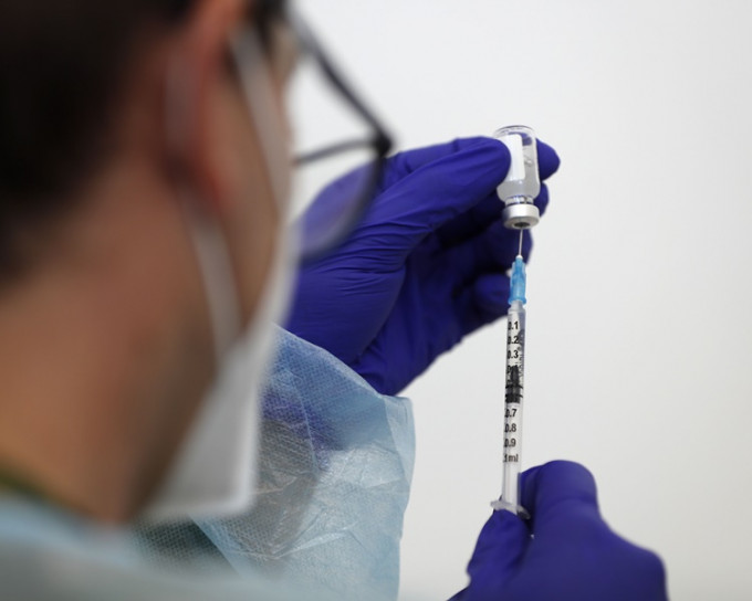 世銀承諾加碼資助全球採購疫苗。AP