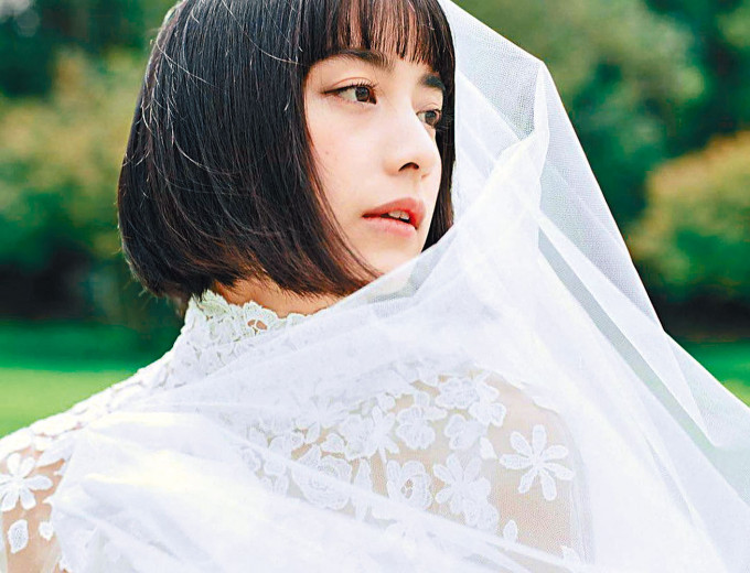 山本美月在社交網公開婚紗照，表示日前舉行婚禮。