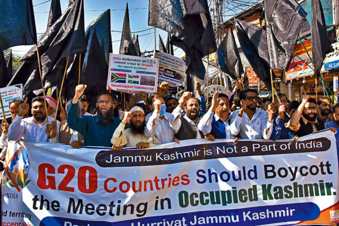 示威者周一在巴控克什米尔，抗议G20旅游会议在印控克什米尔举行。
