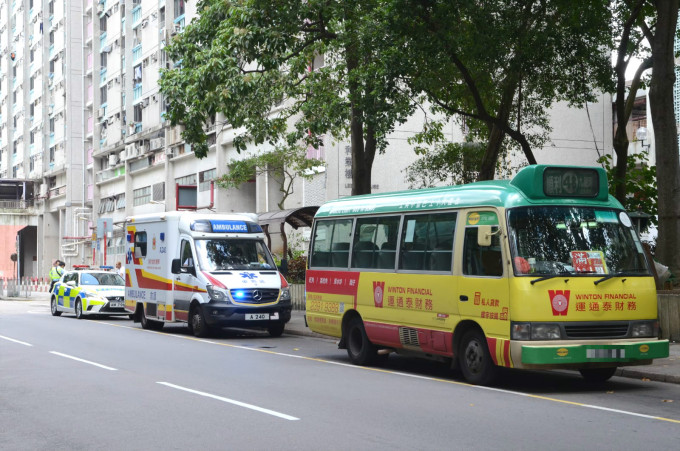 有小巴乘客被撞到受傷。