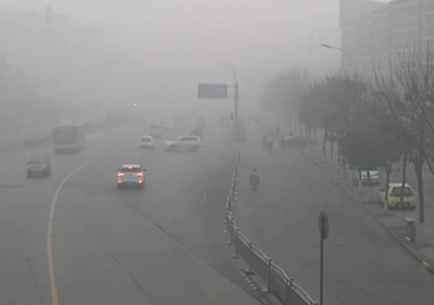 早前河南省安阳市严重雾霾。