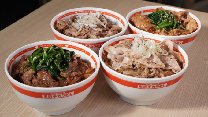 Tokyo Chikara Meshi所有日式燒肉丼均以鐵板燒即叫即烤，提供超過25款日式燒牛肉丼及燒豚肉丼選擇，