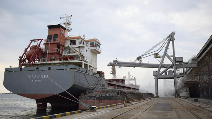 乌克兰第一艘运粮船已离开敖德萨港。AP资料图片