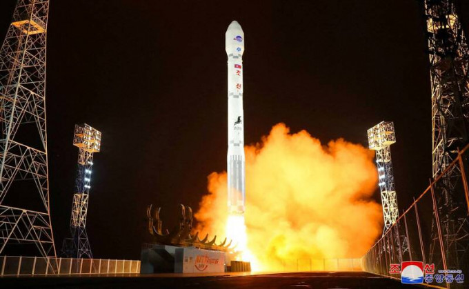 北韓去年11月成功發射間諜衛星，圖為朝中社發布的發射照片。路透社