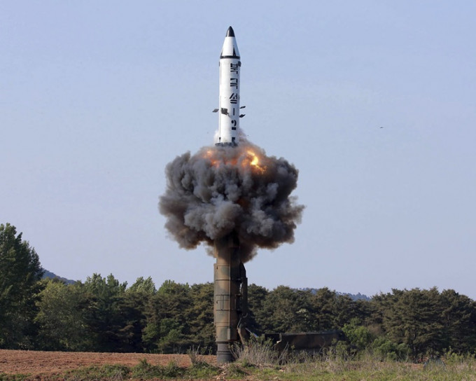 北韓在5月亦在平安南道北倉一帶向半島東部海域試射1枚彈道導彈。AP
