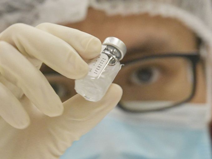 专家委员会审视有关复必泰疫苗于解冻后的储存期限。
