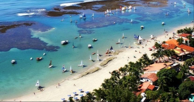 巴西勒西菲市（Recife）佩达德海滩（Piedade beach）。（网图）