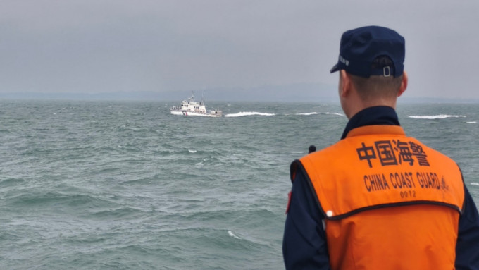 福建海警在金门附近海域开展执法巡查。（央视军事）