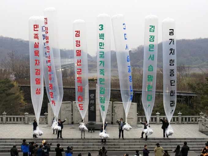 朴尚学曾于去年向北韩施放巨型空飘气球与传单，引来北韩当局强烈不满。AP图片