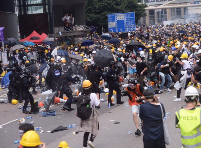 香港直接资助学校议会认为，不应付诸暴力行动。