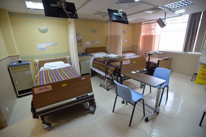 两间私家医院低收费病床使用率「有改善空间」。资料图片