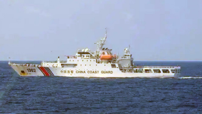 中国海警1302舰艇编队在钓鱼岛领海内巡航。