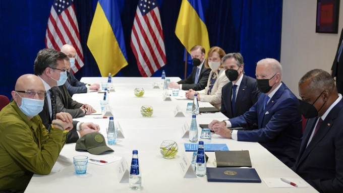 乌克兰与美国高层官员在波兰首都华沙会谈。AP图片
