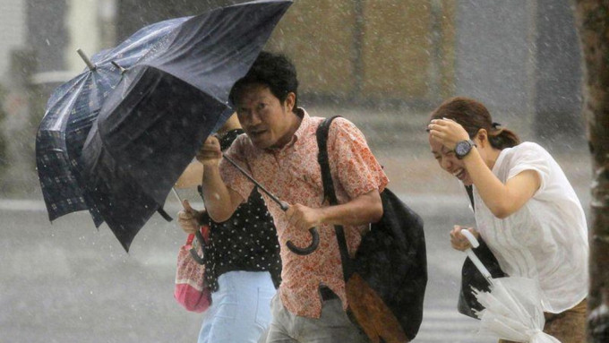 日本冲绳一个月内预计第三次遭受风暴吹袭。路透社资料图片