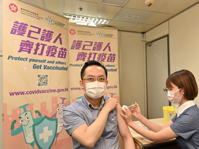 林文健接种第三剂科兴疫苗。政府新闻处图片