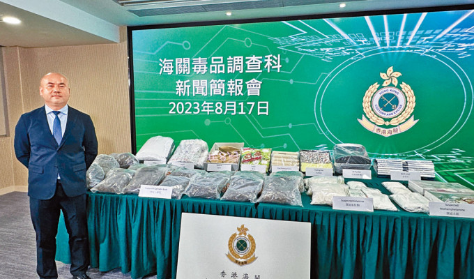 海關毒品調查科機場調查組指揮官陳夢迪，講述案情。