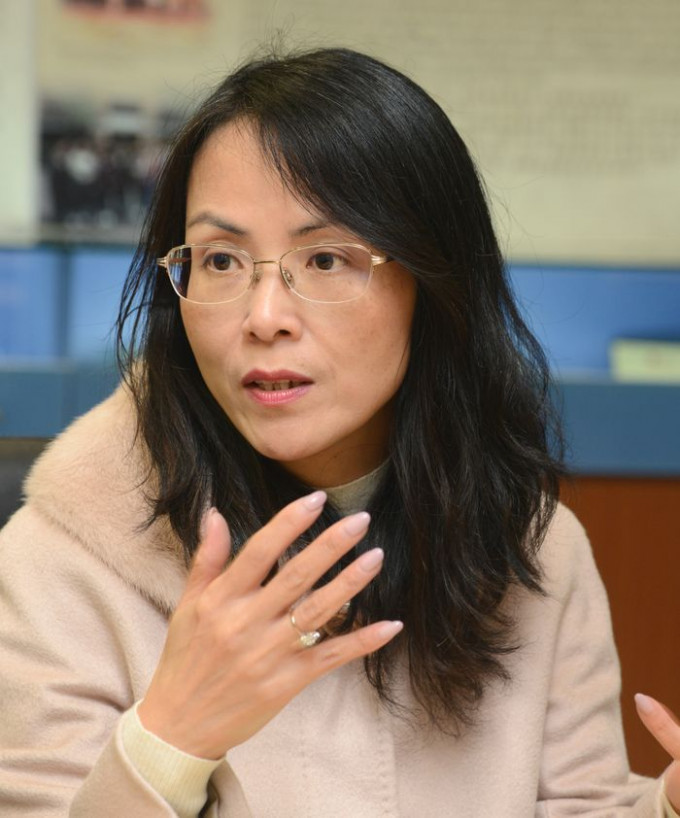 九龙城区校长联络委员会主席李伊莹表示，网上面试前要检查家中网络的稳定性。