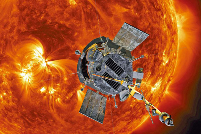 ■太空总署提供帕克探测器飞近太阳的构想图。