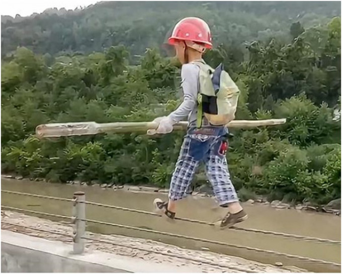 望望走鋼線平步如飛。網圖