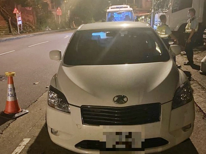 警方於荃灣設路障打擊酒後駕駛，一名28歲男司機涉嫌藥駕被捕。警方圖片