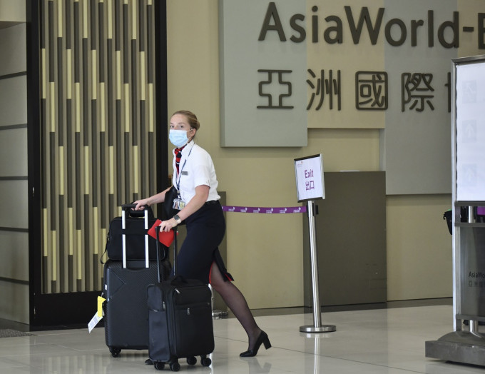 政府今起强制抵港航班机组人员往亚博馆接受病毒检测。