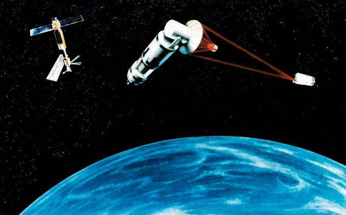 美國1980年代「星球大戰」計劃的構想圖，顯示配備激光武器的衛星攻擊另一枚衛星。