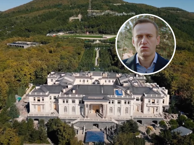 反對黨領袖納瓦爾尼上載一段「普京的宮殿」片段。影片截圖