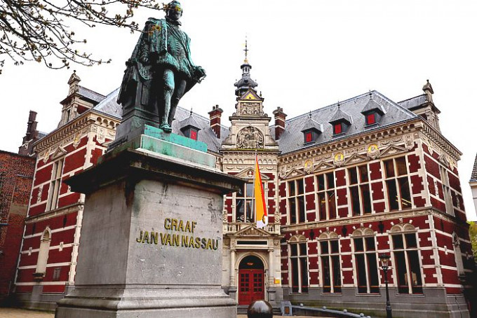 荷蘭大學主要分為兩類，分別為研究型大學及應用型大學。