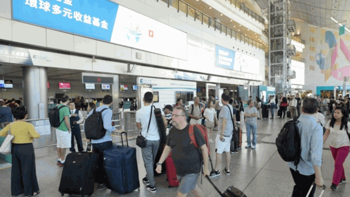 港鐵機場快綫香港站預辦登機服務2.1起延長服務時間至晚上11時。資料圖片