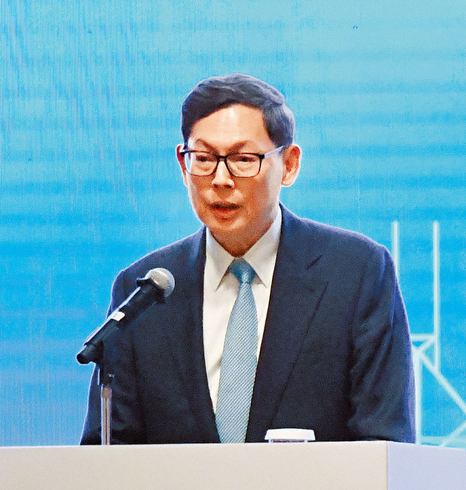 陳德霖指香港在背靠祖國之下有良好經濟發展前景。