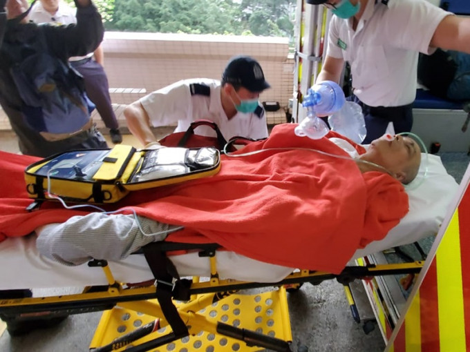 銅鑼灣一名老翁單位內上吊昏迷，送院搶救。
