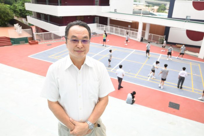 校董曹啟樂表示，該校首數年可開辦五班中一。