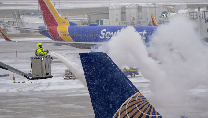 北极气旋袭美，近9000班机取消。AP