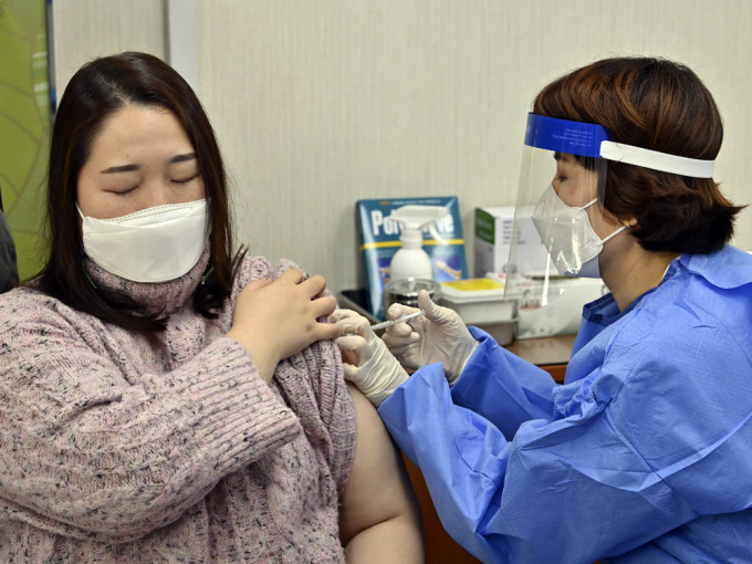 南韩启动大规模新冠疫苗接种。AP图片