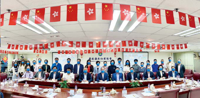 香港海南社團總會舉行二十大會議精神宣講會，與會者深入學習、完整準確全面領會黨的二十大精神。