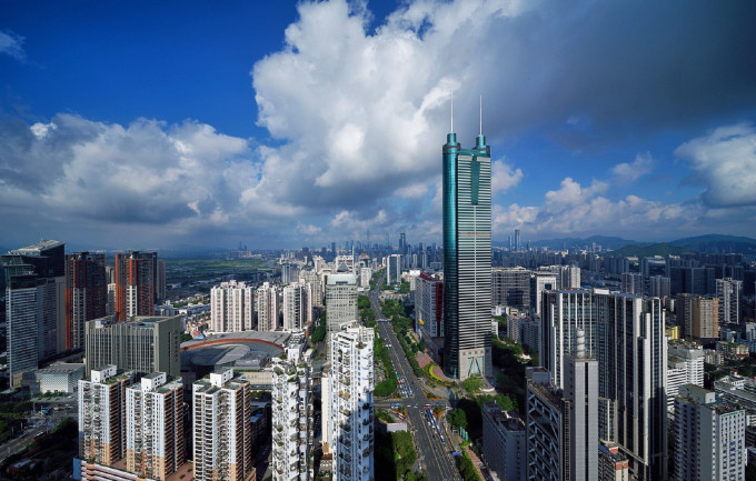 香港興建沙嶺殯葬城距深圳羅湖商業區只有數百米，引發網民不滿。網上圖片