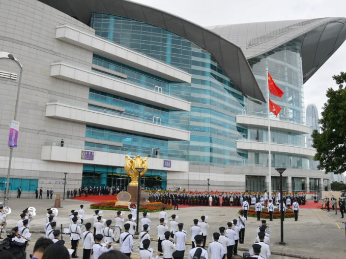 林鄭月娥及政府官員出席國慶升旗儀式。