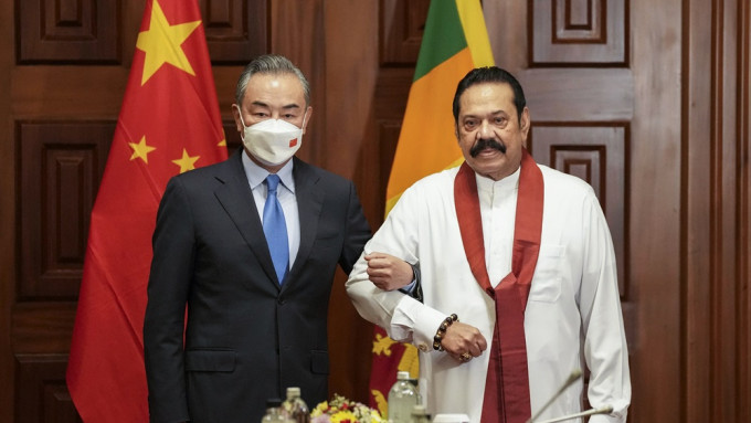 法新社报道，斯里兰卡藉着王毅的到访，向中国寻求债务重组。美联社资料图片