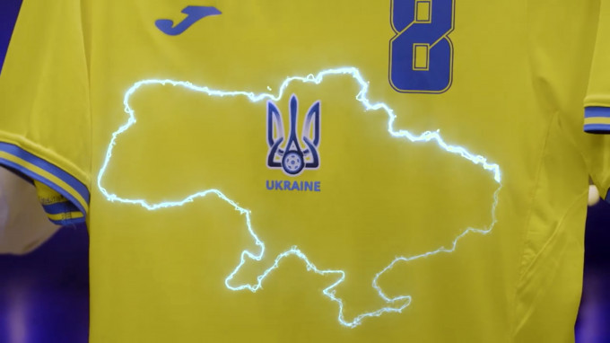 乌克兰新球衣印有当地国土模样。 AP