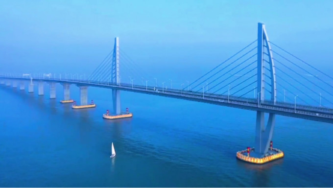 港珠澳大橋旅遊試運今正式開通。
