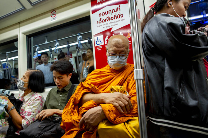 泰国当地民衆戴口罩。AP资料图片