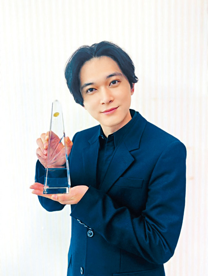 吉泽亮凭《冲向青天》获封上季最佳男主角。