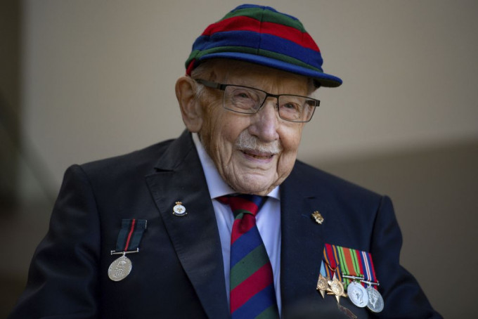 英國百歲二戰老兵摩亞爵士因新冠肺炎而去世。AP圖片
