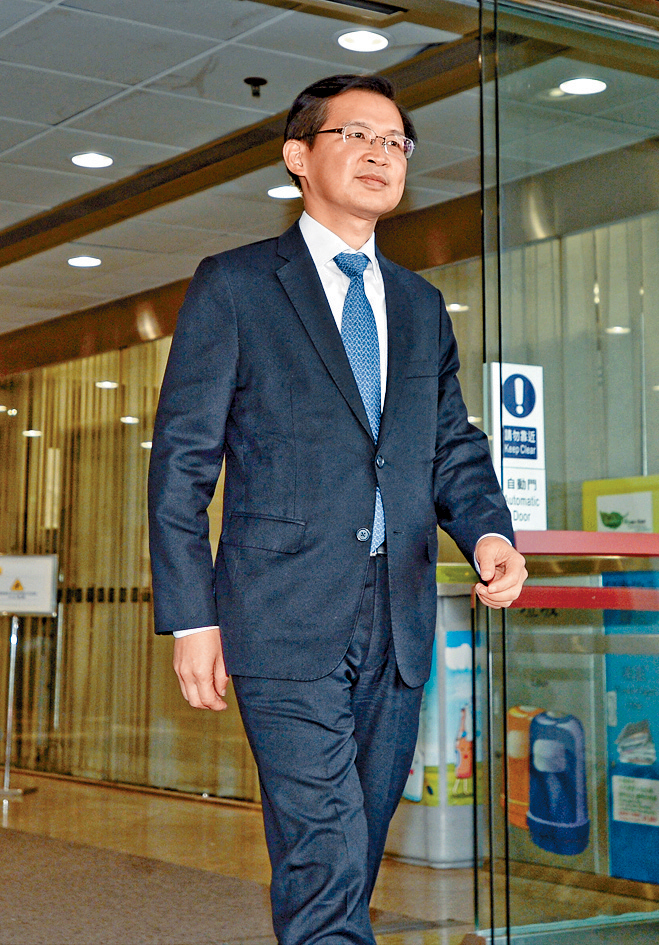 曹贵子昨第三度遭2债主入禀追讨2笔贷款。