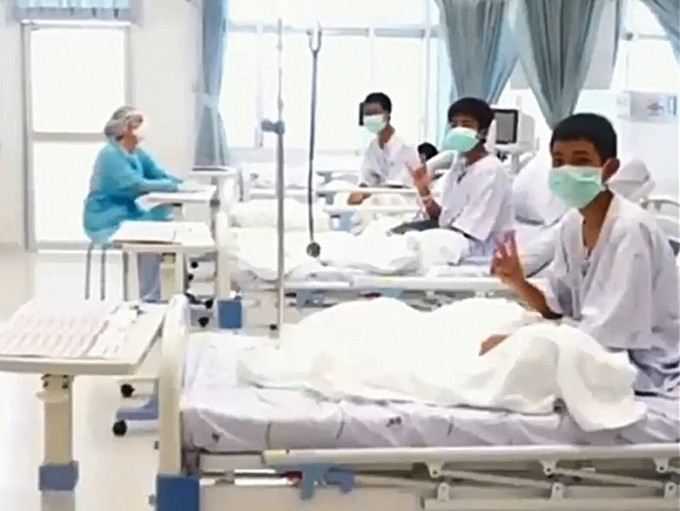 泰国少足队成员获救后影片首曝光。