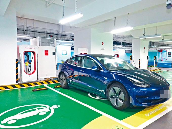 現時電動私家車已可配備遙控車輛泊車的功能，惟該功能目前在香港不能使用。資料圖片