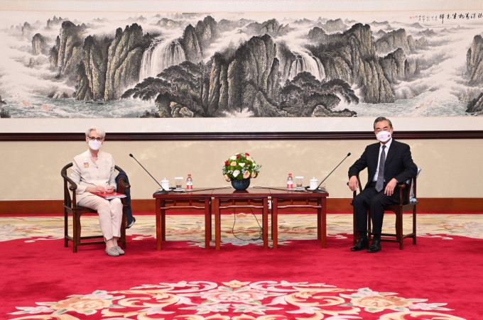 王毅會見美國副國務卿舍曼，向美方提出三條底線。新華社圖片