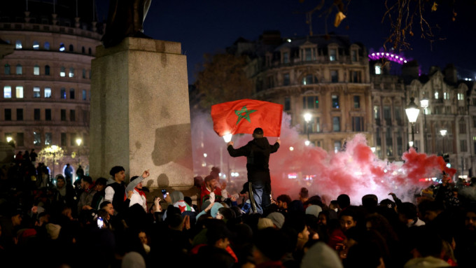 摩洛哥创下历史打入四强欧非多国球迷上街狂欢。REUTERS