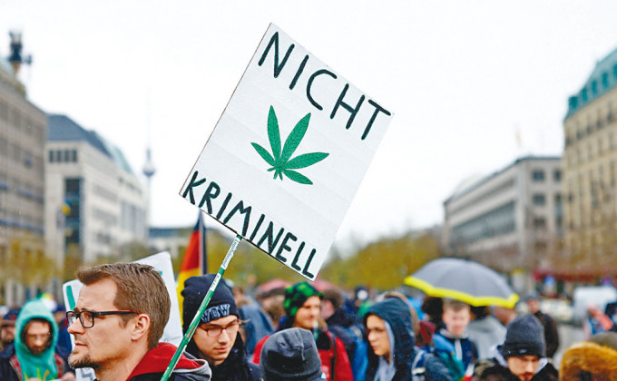 在四月二十日「國際大麻日」，柏林支持大麻合法化的民眾參加集會。