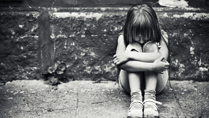 英國有獨立調查指特爾福德自80年代以來有逾千宗兒童性侵案未獲適當處理。iStock示意圖，非涉事人